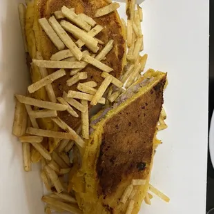 Tastelessness MediaNoche with potatoes chips from a bag served in a paper plate. Get real china/Real plates.  Fry your owe potatoes.