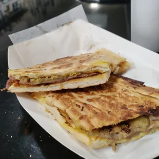 This is the sandwich meat of the whole sandwich and combined into half a sandwich.  This is a JOKE!  Looks like a slice of pizza.