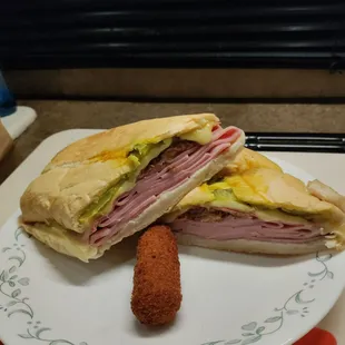 This is what a cuban sandwich looks like. Totally NOT! What this place servers.