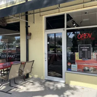 Havana Drwamers entrance