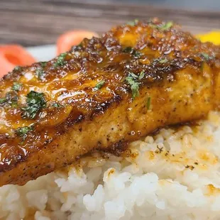 Arroz con Filete de Salmon y ensalada
