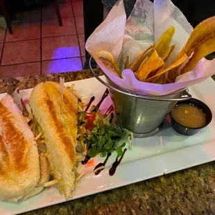 Pan Con Bistec