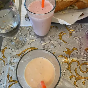 Papaya shake and a strawberry shake mmmmmm