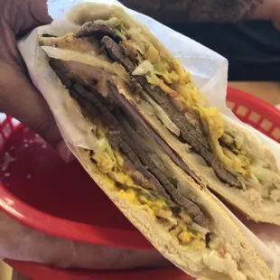 Pan Con Bistec