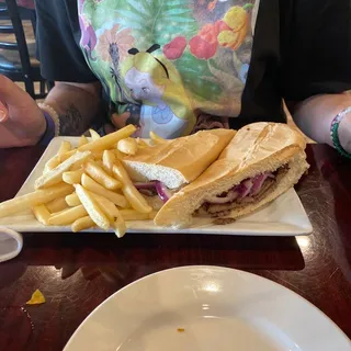 Sandwiche De Bistec
