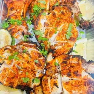 grilled chicken with lemon wedges
