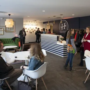 A full lounge is a happy lounge.