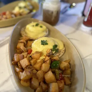 Classic eggs Benedict
