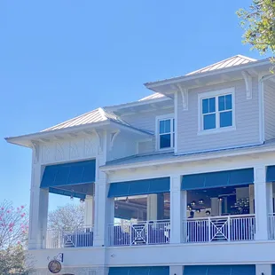 2nd story outdoor cafe &amp; coffee shop