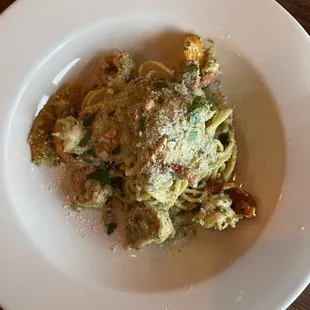 Linguine with prawns-sO flavorful and filling.