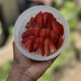 Strawberry overnight oats