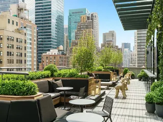 Castell Rooftop Lounge