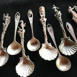 Hawaiian souviner spoons at the July Hawaii All-Collectors Show.