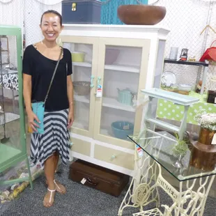 Jadite collector finds Hawaiian Plantation pie safe at the Hawaii All-Collectors Show 2014