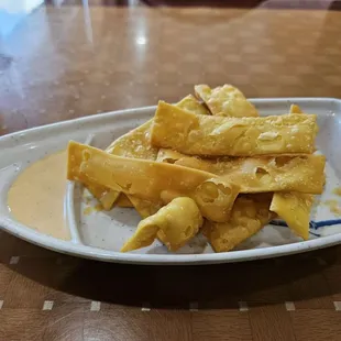 Crunchy fried noodles with dipping sauce