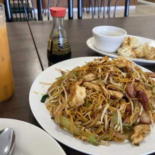 Combination Lo-Mein (Shrimp, Pork and Chicken)