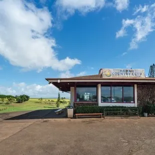 Come meet our friendly staff at HCC! (Coffee shop, gear, golf lessons and tournaments found here)