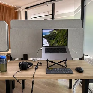 Sit/stand desk