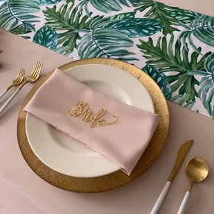 Elegant blush and tropical themed wedding. Love the nod to getting married in beautiful Hawai'i!