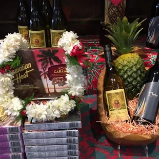 A fresh double tuberose lei, fabulous Maui wines and some delicious carmel covered macadamia nuts. The makings for a aloha-full evening!