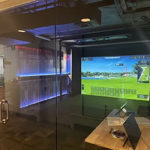 Looking in at Hawaii Golf Sim from the entrance. We are in The Waikiki Beach Marriot Hotel.