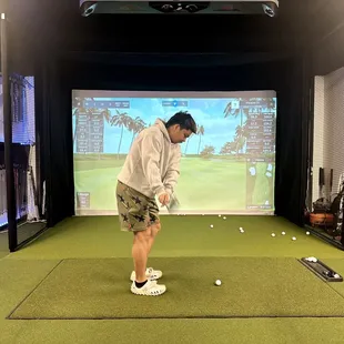 Golfing playing at PGA stop
Waialae on Oahu. Hawaii Golf Sim has over 850 virtual courses to play.