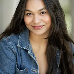 Hawaii Headshots for actors and business professionals on Oahu. High quality headshot photos based in Honolulu by Hawaii Headshot Photos.