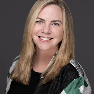 Hawaii Headshots for business professionals on Oahu. High quality headshot photos based in Honolulu.