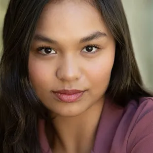 Hawaii Headshots for actors and business professionals on Oahu. High quality headshot photos based in Honolulu by Hawaii Headshot Photos.