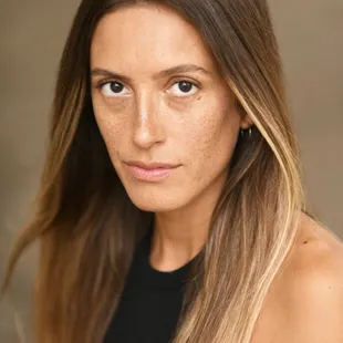 On-location portraits for professional headshots and personal branding photos in Honolulu by Hawaii Headshot Photos.