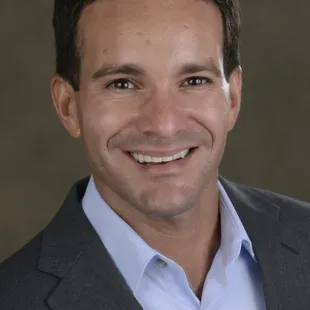 Business headshots for professionals on Oahu by Hawaii Headshot Photos based in Honolulu.