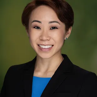 Headshot and portraits for professional headshots and personal branding photos in Honolulu by Hawaii Headshot Photos.