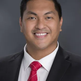 Business headshots for professionals on Oahu by Hawaii Headshot Photos based in Honolulu.