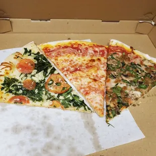 Garlic, tomato, and spinach.....cheese....and Italiano.