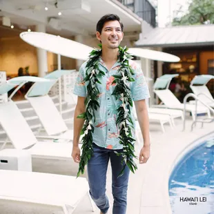 Dbl Ti Tube https://hawaiileistand.com/honolulu-hawaii-lei-stand-by-beretania-florist/double-ti-leaf-maile-wrapped-with-tuberose-lei.html