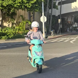 Waikiki moped rentals. 808-302-1315