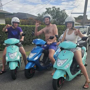 Hawaii Kai Moped rentals for this group from Los Angeles.