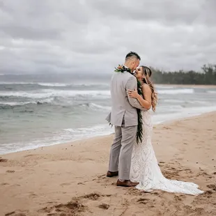 Wedding portraits at Hawaii Polo Club - Photography by HNL Studios www.hnlstudios.com