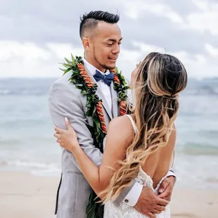 Wedding portraits at Hawaii Polo Club - Photography by HNL Studios www.hnlstudios.com