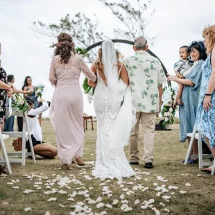 Wedding ceremony at Hawaii Polo Club - Photography by HNL Studios www.hnlstudios.com