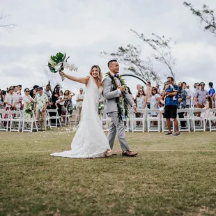 Wedding ceremony at Hawaii Polo Club - Photography by HNL Studios www.hnlstudios.com