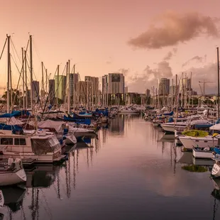 Honolulu landmark photos available at no extra cost to enhance pictures sets of rental properties.
