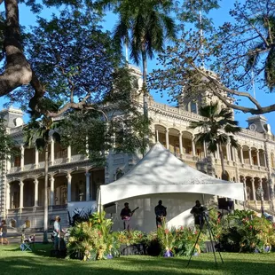 Warner Peak Tent ~ 20x20 with Staging ~ Iolani Palace