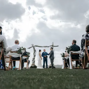 Wedding Ceremony at Hawaii Vista Weddings | Wedding Photography by HNL Studios www.hnlstudios.com
