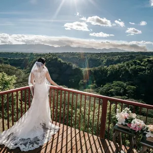 Bride Portraits at Hawaii Vista Weddings | Wedding Photography by HNL Studios www.hnlstudios.com