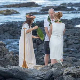 Kahu Pomaika`i at Makapu`u Healing Pools conducting Ho`oponopono.
