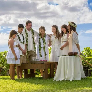Kahu Pomaika`i joyfully conducts blended family ceremonies in Hawai`i.