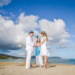 This beautiful couple is receiving a Ho&apos;oponopono blessing by Kahu Pomaika&apos;i.