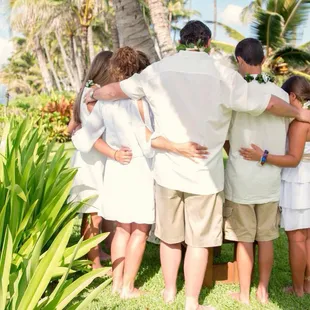 Kahu Pomaika`i guides this beautiful `ohana in a closing blessing prayer.