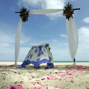 small archway wedding